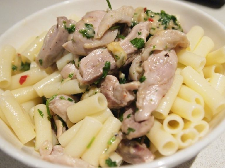 Quail breast fillets with pasta, chilli, fresh herbs and olive oil