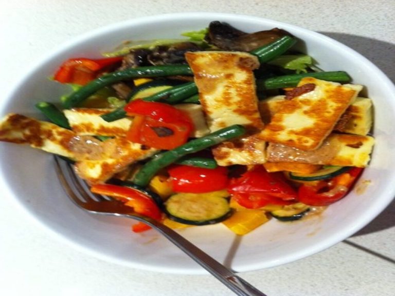Roast vege, chicken and haloumi salad