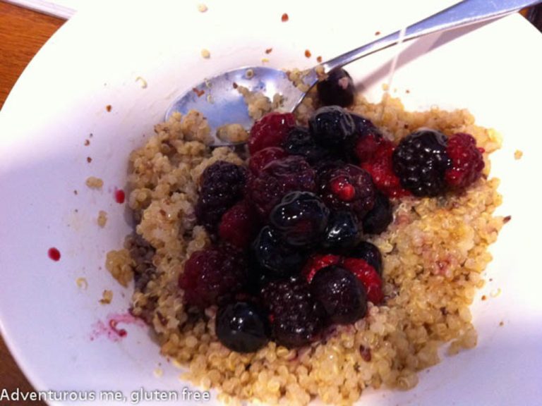 Quinoa porridge with mixed berries – gluten free